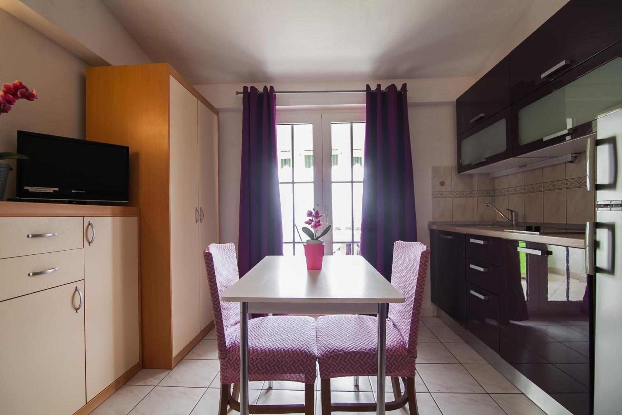 Apartments Paula Бол Екстер'єр фото