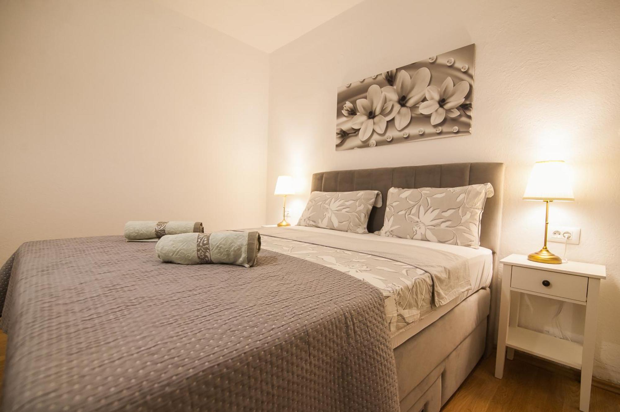Apartments Paula Бол Екстер'єр фото
