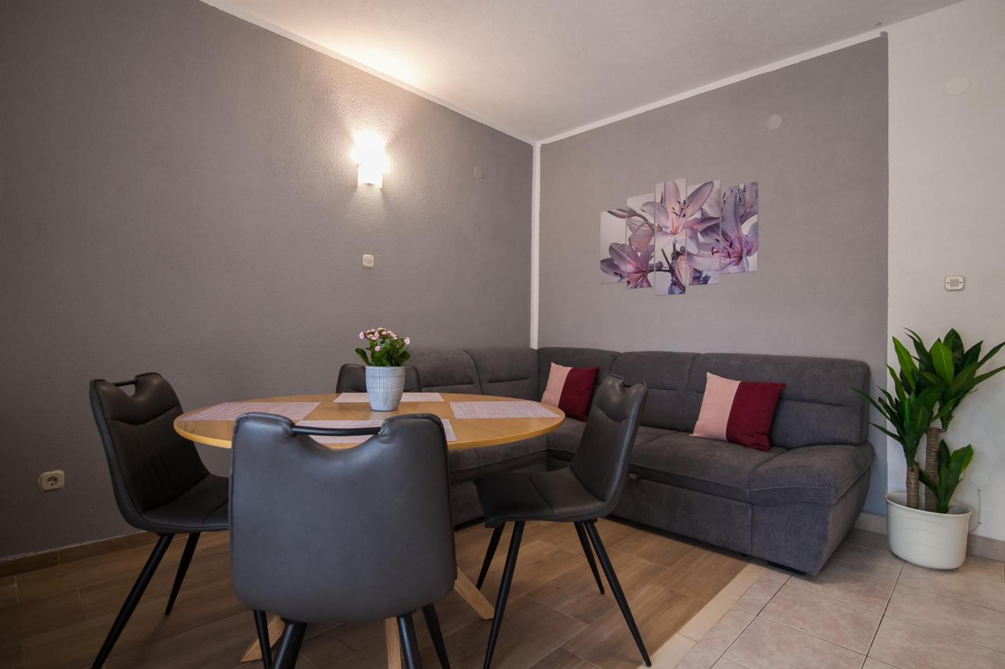 Apartments Paula Бол Екстер'єр фото