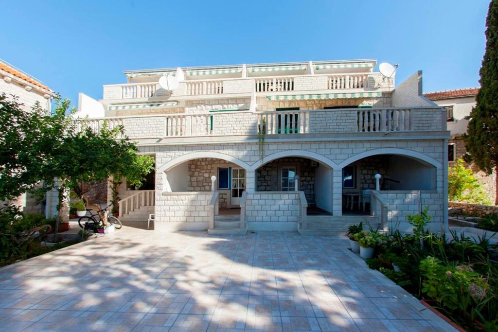Apartments Paula Бол Екстер'єр фото